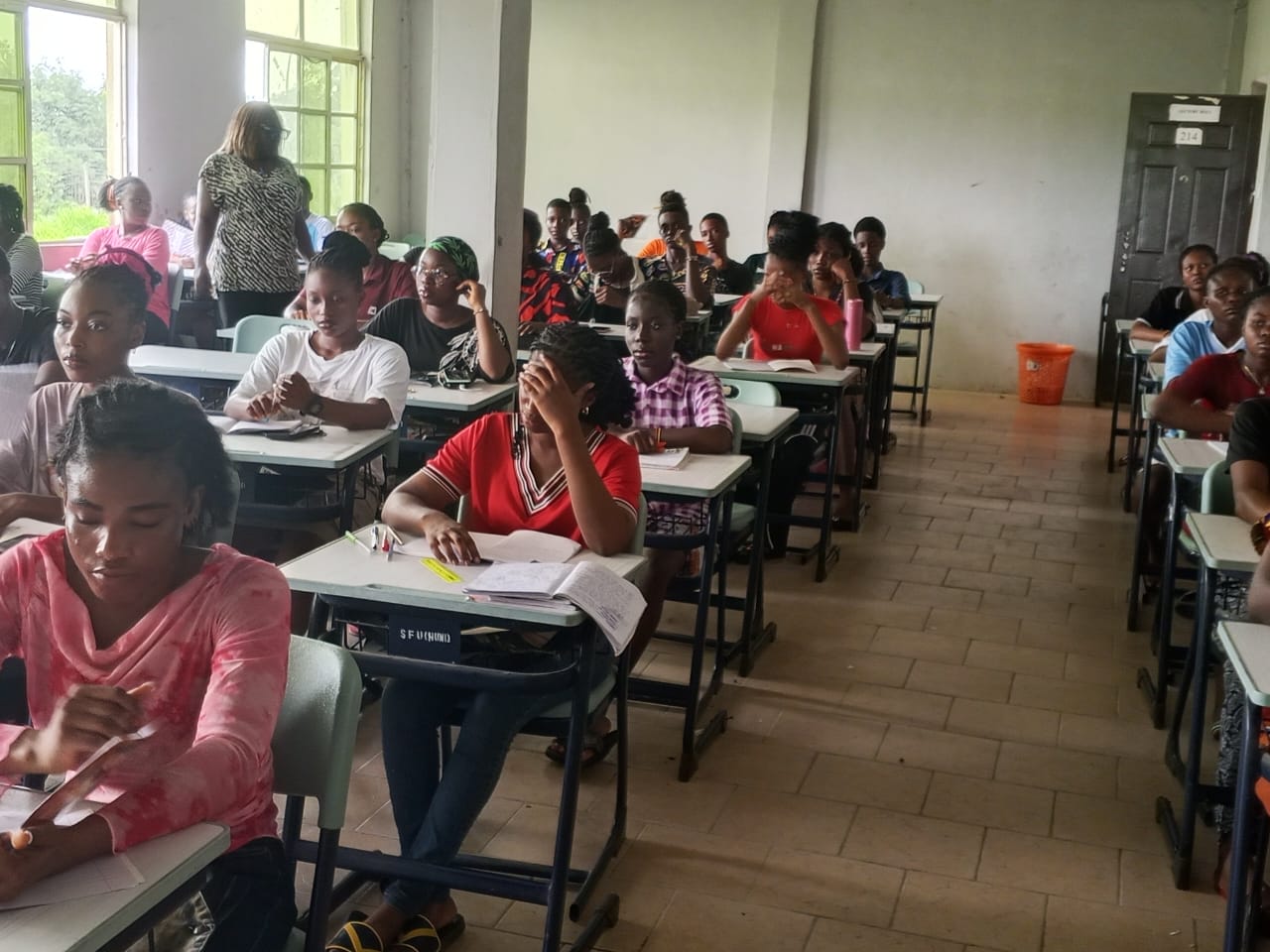 No Noise zone !lectures in progress @ havilla university.